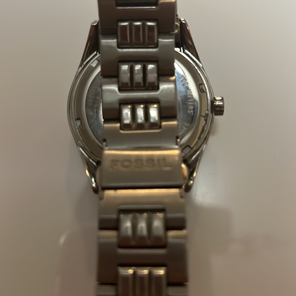 Fossil silver watch with crystals - Picture 3 of 7